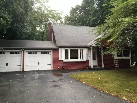 25 Mc Alpine Dr, Poughkeepsie, NY 12603 photo 1