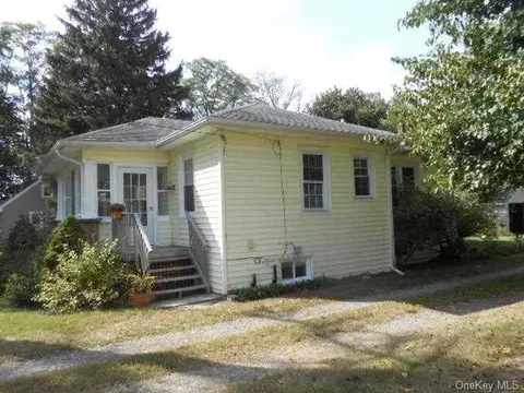 77 Overocker Rd, Poughkeepsie, NY 12603 photo 1