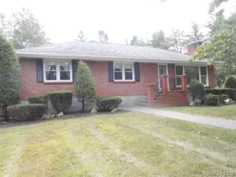 4 Lyons Dr, Poughkeepsie, NY 12601 photo 1