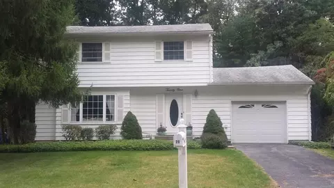 29 Robin Rd, Poughkeepsie, NY 12601 photo 1
