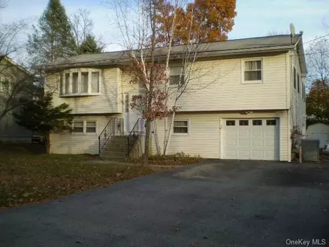 77 Sutton Park Rd, Poughkeepsie, NY 12603 photo 1