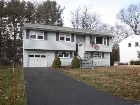 20 Bellmore Dr, Poughkeepsie, NY 12603 photo 1