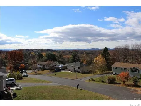 8 Rockledge Rd, Poughkeepsie, NY 12601 photo 1
