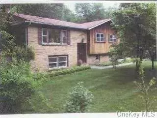 4 Victor Ln, Poughkeepsie, NY 12601 photo 1