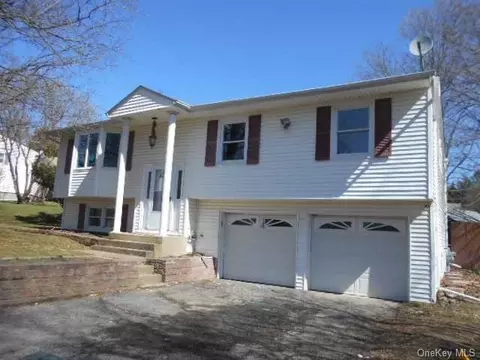 14 Mockingbird Ln, Poughkeepsie, NY 12601 photo 1