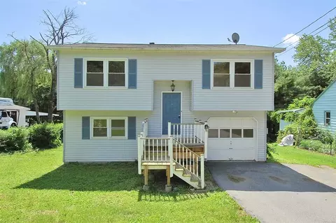 4 Robert Rd, Poughkeepsie, NY 12603 photo 1