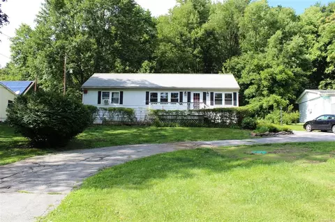 151 E Dorsey Ln, Poughkeepsie, NY 12601 photo 1