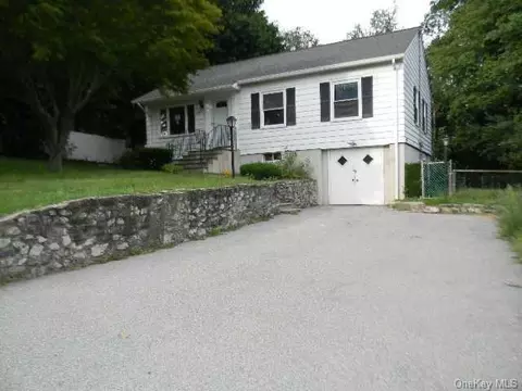 63 Riverview Dr, Fishkill, NY 12524 photo 1