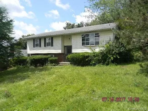 30 Nantucket Dr, Fishkill, NY 12524 photo 1