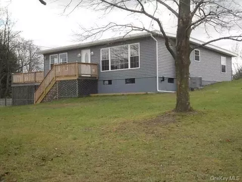 18 E Kerley Cors, Red Hook, NY 12571 photo 1