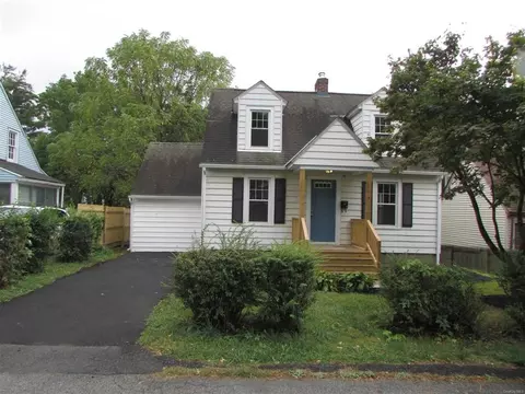 32 Lindbergh Pl, Poughkeepsie, NY 12603 photo 1