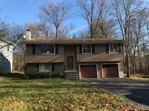 15 Raker Rd, Poughkeepsie, NY 12603 photo 1