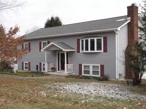74 Derick Dr, Fishkill, NY 12524 photo 1