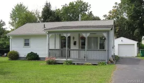 3 Peter Cooper Dr, Poughkeepsie, NY 12601 photo 1