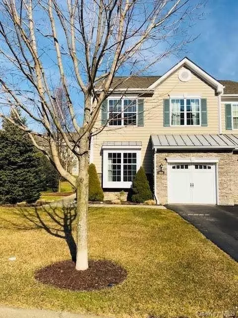 1055 Dutcher Dr, Fishkill, NY 12524 photo 1
