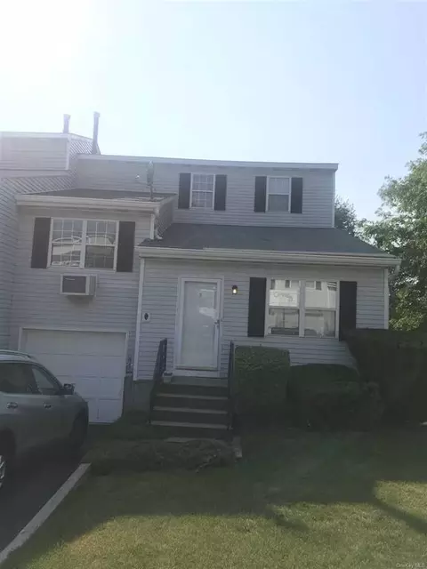 5 Hawthorne Ct, Fishkill, NY 12524 photo 1