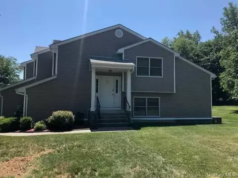 7 Deer Crossing Dr, Fishkill, NY 12524 photo 1