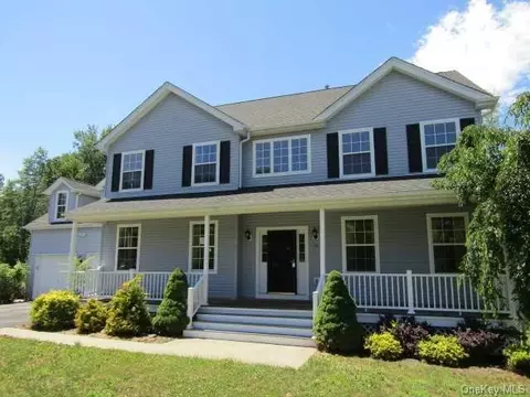52 Arcadian Pl, Fishkill, NY 12524 photo 1