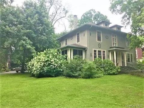 14 Crescent Rd, Poughkeepsie, NY 12601 photo 1