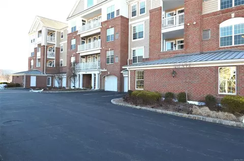632 Regency Dr, Fishkill, NY 12524 photo 1