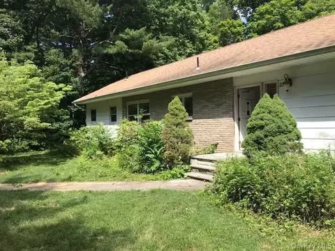 22 Shady Tree Ln, Poughkeepsie, NY 12603 photo 1