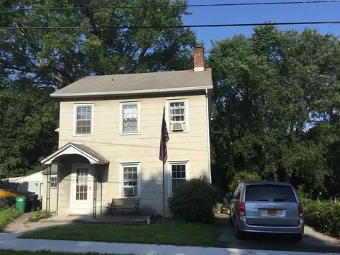 37 Spring St, Wappinger, NY 12590 photo 1