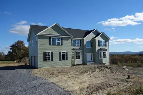 29 Thames Rd, Poughkeepsie, NY 12603 photo 1