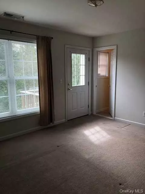 90 Aveonis Ct, Fishkill, NY 12524 photo 1