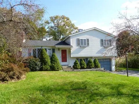 57 Riverview Dr, Fishkill, NY 12524 photo 1