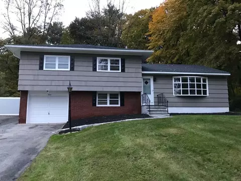 12 Croft Rd, Poughkeepsie, NY 12603 photo 1