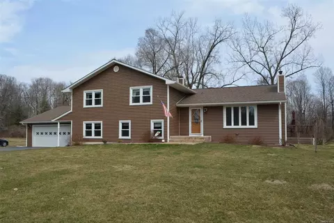 5 Pine Ridge Rd, La Grange, NY 12603 photo 1