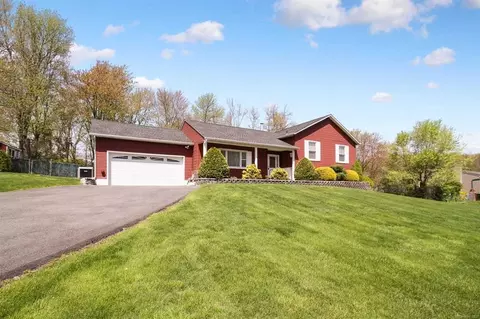7 Heather Ct, Wappinger, NY 12524 photo 1