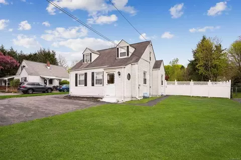 58 Spackenkill Rd, Poughkeepsie, NY 12603 photo 1