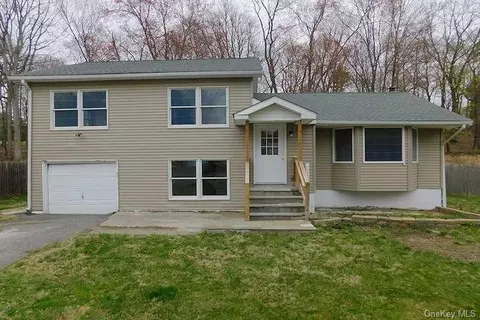 25 Hewlett Rd, Poughkeepsie, NY 12603 photo 1