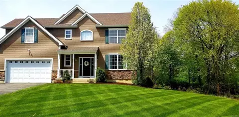 5 Thames Rd, Poughkeepsie, NY 12603 photo 1
