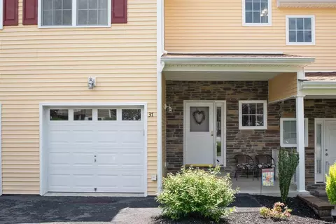 37 Aveonis Ct, Fishkill, NY 12524 photo 1