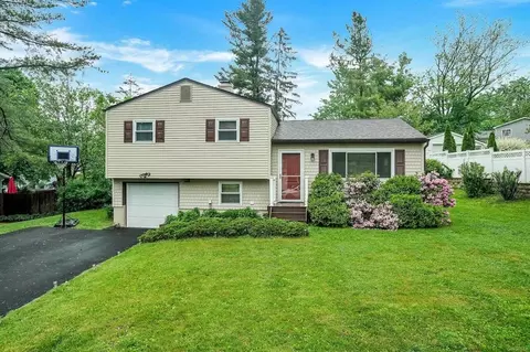 96 Longview Dr, Fishkill, NY 12524 photo 1