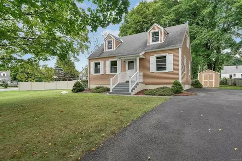 14 Kinderhook Dr, Poughkeepsie, NY 12603 photo 1