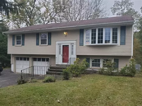 91 Cardinal Dr, Poughkeepsie, NY 12601 photo 1