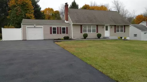 19 Mainetti Dr, Poughkeepsie, NY 12603 photo 1