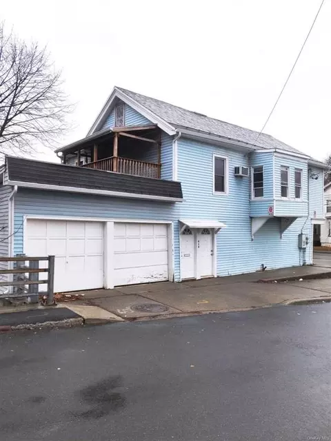 418 Maple St, Poughkeepsie, NY 12601 photo 1