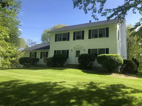 124 David Dr, Poughkeepsie, NY 12601 photo 1