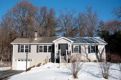 69 Alda Dr, Poughkeepsie, NY 12603 photo 1