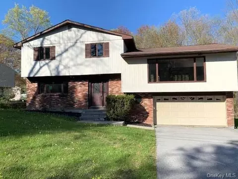 10 Frederick Dr, Poughkeepsie, NY 12601 photo 1