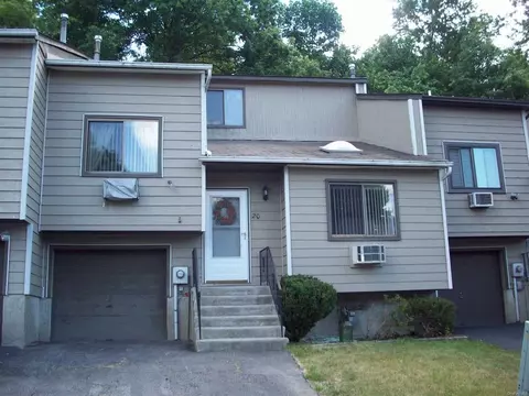 20 Spruce Ct, Fishkill, NY 12524 photo 1