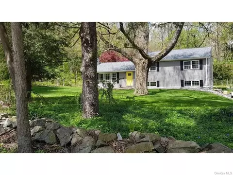 2302 New Hackensack Rd, Poughkeepsie, NY 12603 photo 1