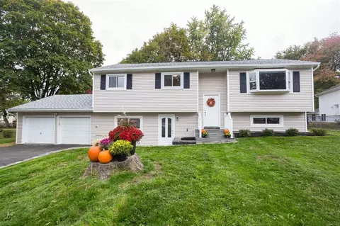 7 Martin Rd, Poughkeepsie, NY 12601 photo 1