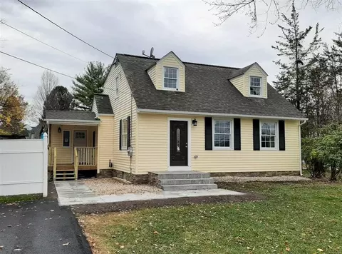 1 Hasbrouck Dr, Poughkeepsie, NY 12603 photo 1
