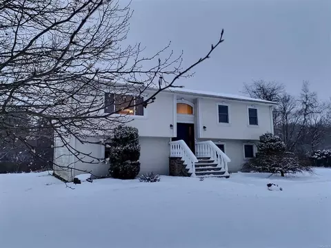4 Summerset Dr, Wallkill, NY 12589 photo 1