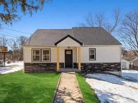 2 Robert Rd, La Grange, NY 12603 photo 1